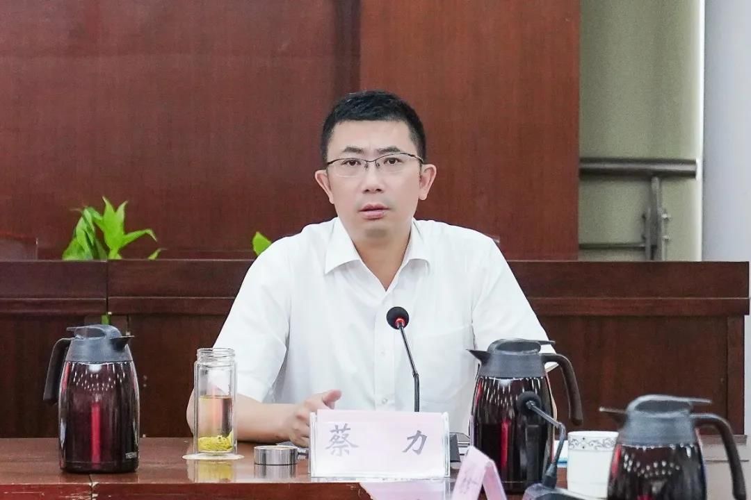 蔡力强调,要加强拆违力度,从源头杜绝火灾隐患.