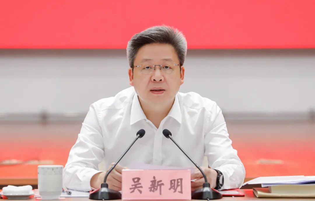 学习研讨会上,市领导许玉连,华红,金健宏,杨帆,蔡元峰围绕学习主题